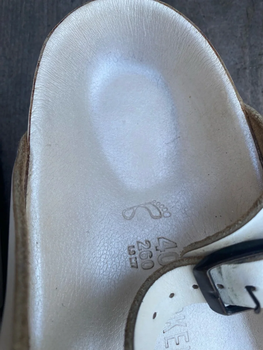 Birkenstock metallic White Thong Sandals with Black Buckles - Picture 3 of 9